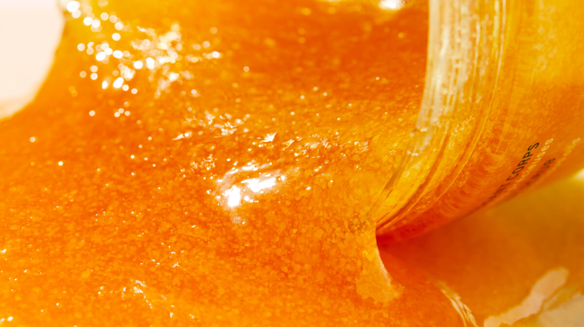 How to Use a Body Scrub for Soft, Smooth Skin | NUXE